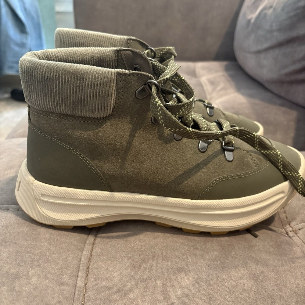 Sorel Out N About III Boots Women's 10 Olive Green Suede Waterproof Classic